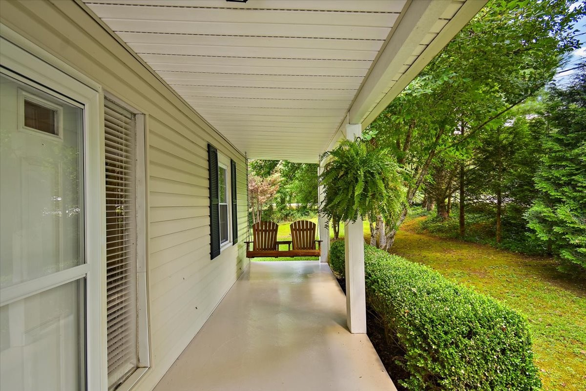 1570 Wolf Creek Road Silver Point, TN 38582 - Photo 4 of 40