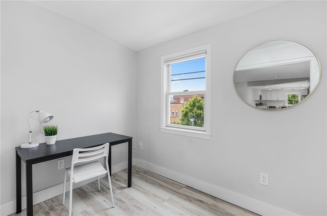 458 Thames Street, Unit B Newport, RI 02840 - Photo 19 of 39 Office/Flex Room