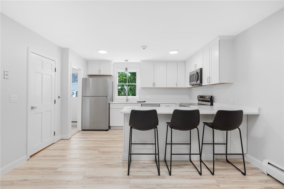 458 Thames Street, Unit B Newport, RI 02840 - Photo 2 of 39 Kitchen