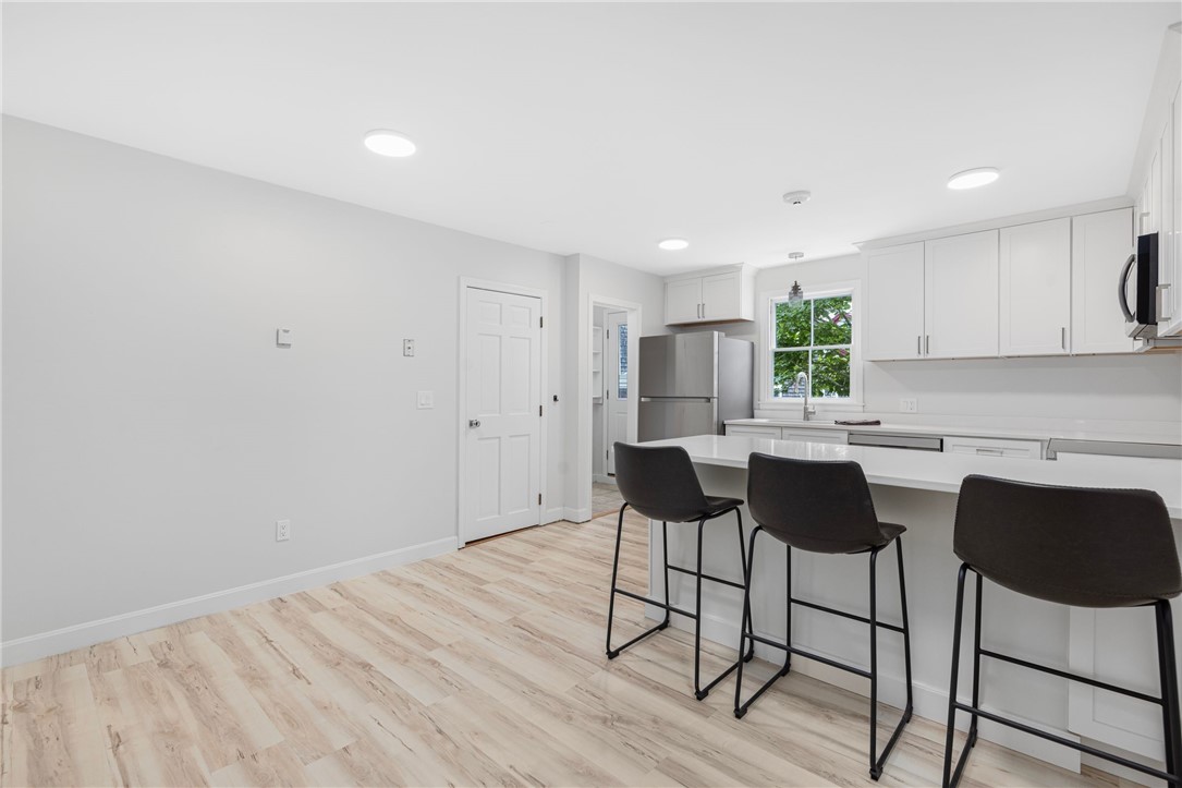 458 Thames Street, Unit B Newport, RI 02840 - Photo 3 of 39 Kitchen