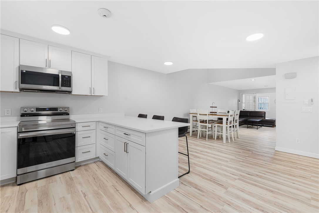 458 Thames Street, Unit B Newport, RI 02840 - Photo 4 of 39 Kitchen