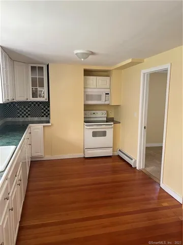 $1,600 | 15 Pleasant View Street, Jewett City, CT 06351