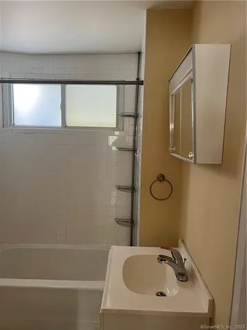 $1,600 | 15 Pleasant View Street, Jewett City, CT 06351