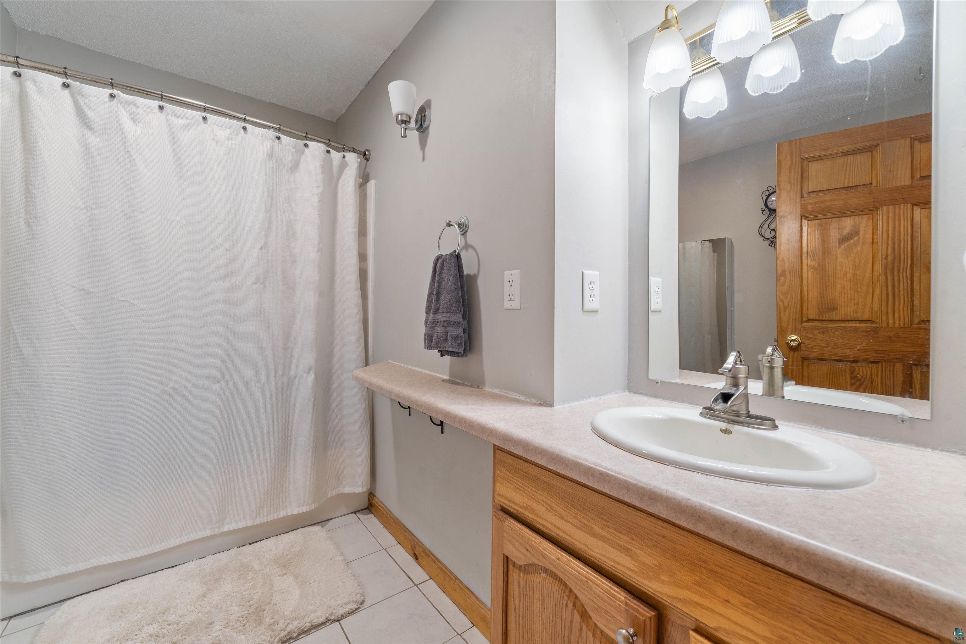 4279 Fayre Road Duluth, MN 55803 - Photo 20 of 46 Main floor bath