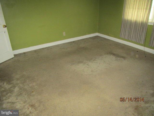 807 Wicklow Road Baltimore, MD 21229 - Photo 5 of 5 an empty room with a empty space