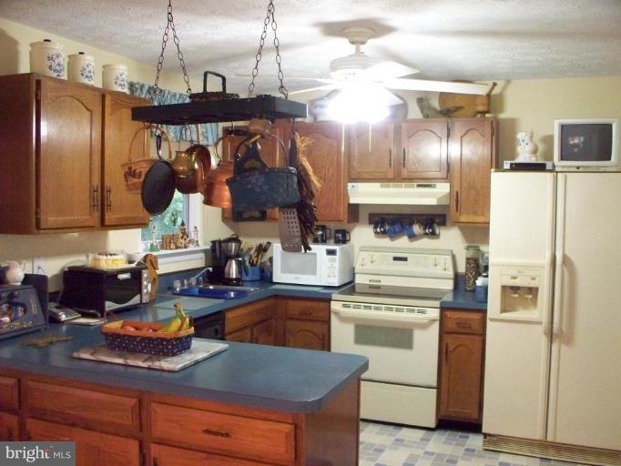 3458 Brookhaven Road Pasadena, MD 21122 - Photo 3 of 23 Kitchen