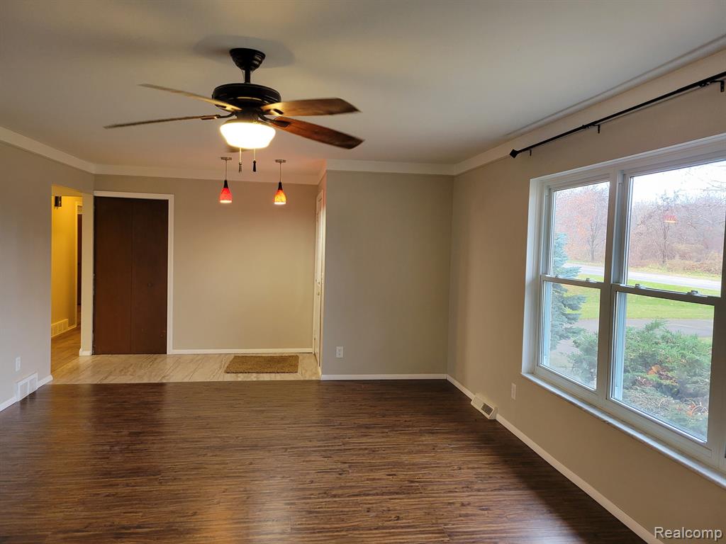 1439 Butcher Road Fenton, MI 48430 - Photo 5 of 26