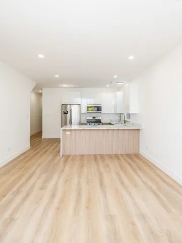 $2,400 | 2949 West 25th Place, Unit 1, Chicago, IL 60623