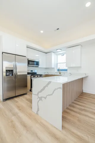 $2,400 | 2949 West 25th Place, Unit 1, Chicago, IL 60623