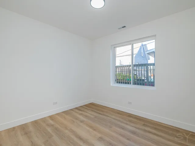 $2,400 | 2949 West 25th Place, Unit 1, Chicago, IL 60623