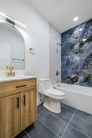 $2,400 | 2949 West 25th Place, Unit 1, Chicago, IL 60623