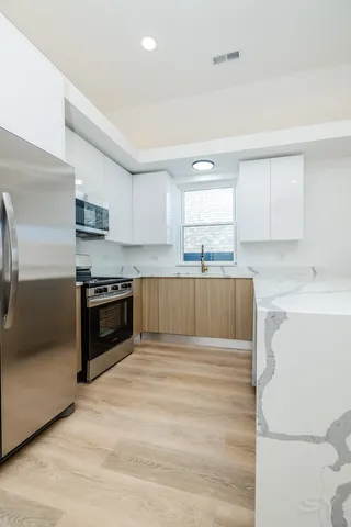 $2,400 | 2949 West 25th Place, Unit 1, Chicago, IL 60623