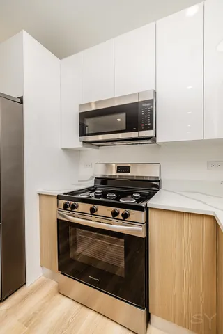 $2,400 | 2949 West 25th Place, Unit 1, Chicago, IL 60623