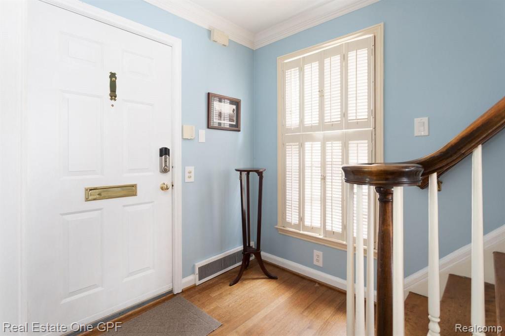 427 Moran Road Grosse Pointe Farms, MI 48236 - Photo 2 of 29