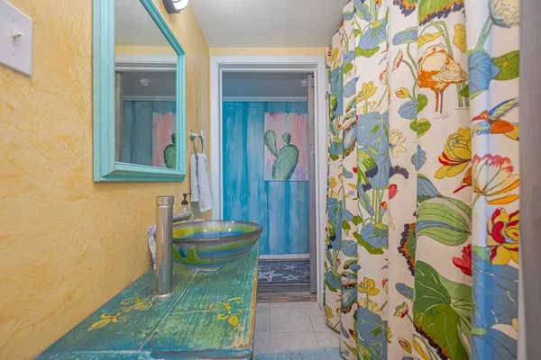 $2,650 | 935 South Church Street, Rockport, TX 78382