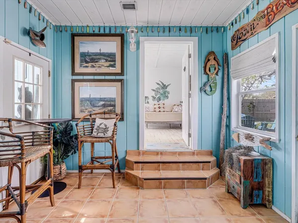 $2,650 | 935 South Church Street, Rockport, TX 78382