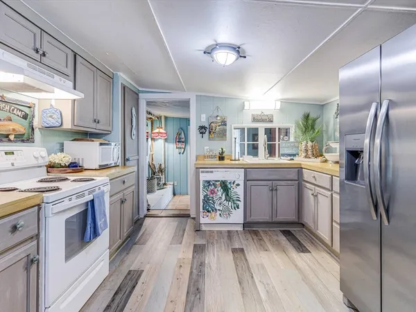 $2,650 | 935 South Church Street, Rockport, TX 78382