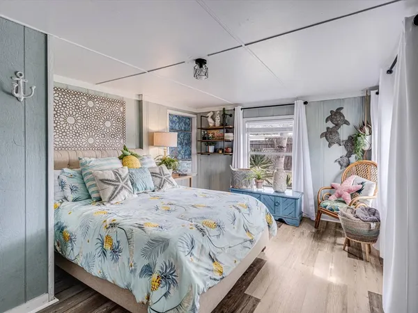 $2,650 | 935 South Church Street, Rockport, TX 78382