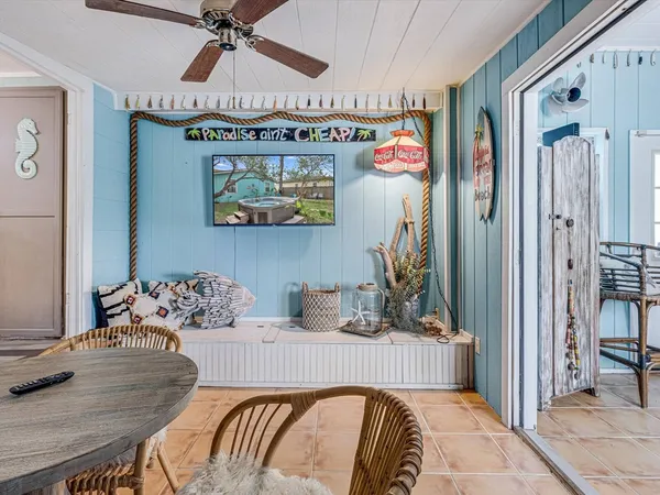 $2,650 | 935 South Church Street, Rockport, TX 78382