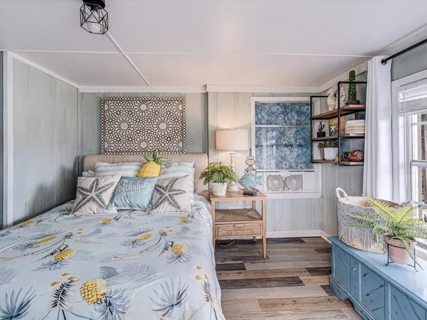 $2,650 | 935 South Church Street, Rockport, TX 78382