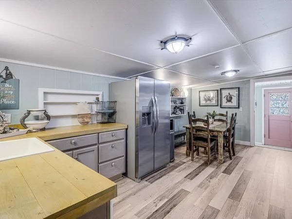 $2,650 | 935 South Church Street, Rockport, TX 78382
