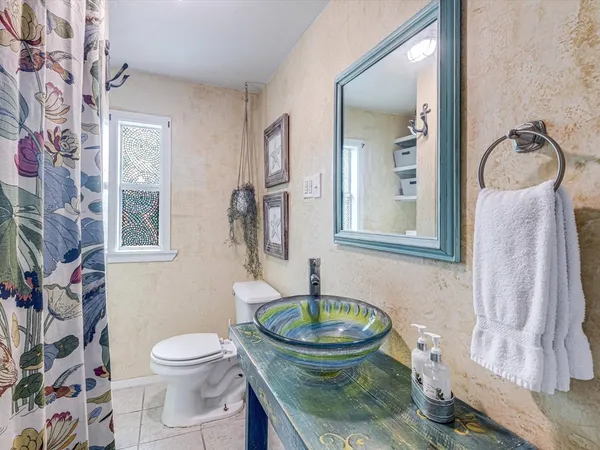 $2,650 | 935 South Church Street, Rockport, TX 78382