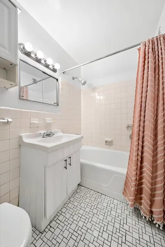 $3,600 | 245 East 24th Street, Unit 9F | Kips Bay