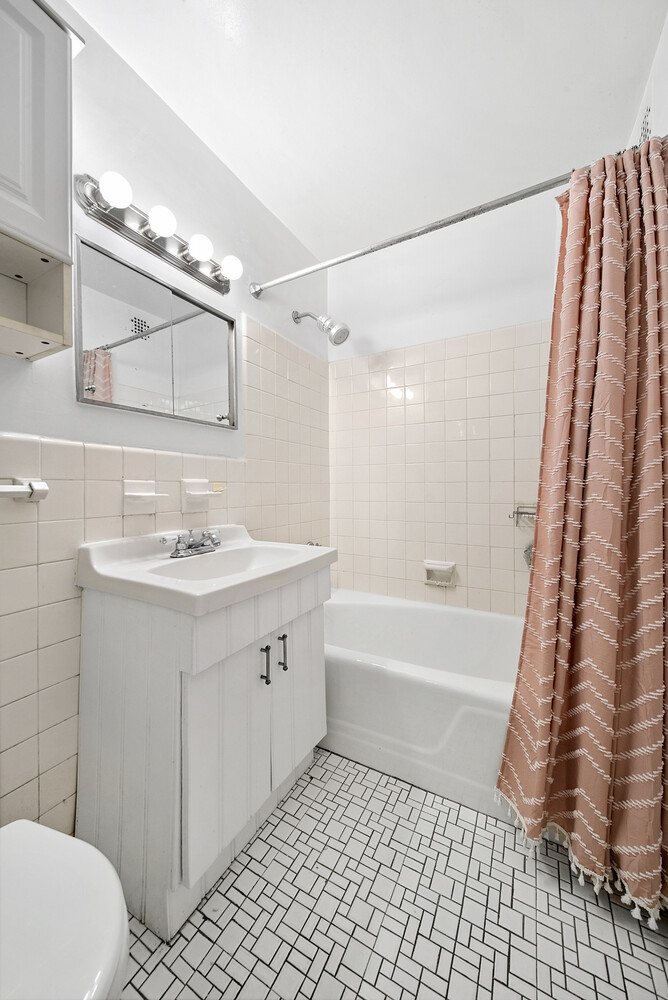245 East 24th Street, Unit 9F Manhattan, NY 10010 - Photo 4 of 6