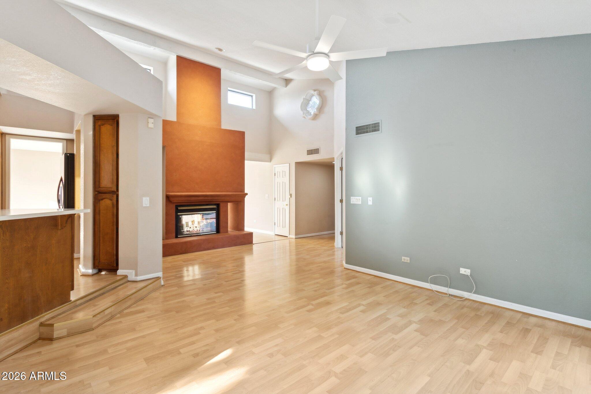 10847 North 11th Street Phoenix, AZ 85020 - Photo 11 of 57 Eat in Kitchen / Living Room