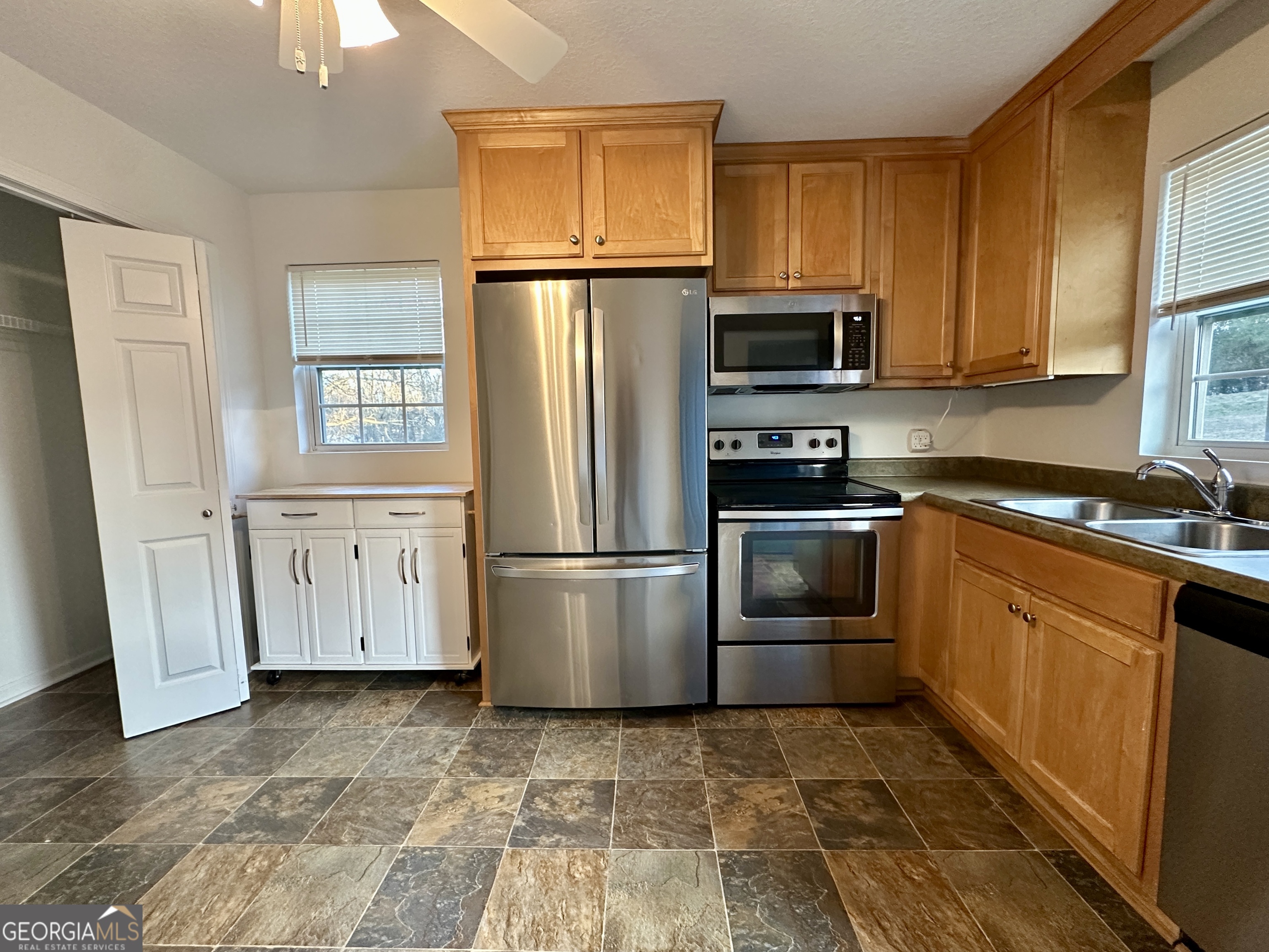 122 Forest Avenue Commerce, GA 30529 - Photo 5 of 17 a kitchen with stainless steel appliances granite countertop a refrigerator stove and microwave