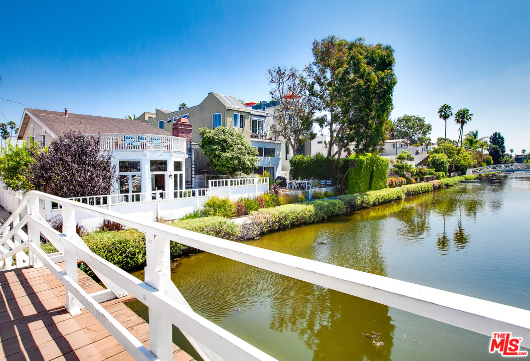 2327 Eastern Court Venice, CA 90291 - Photo 2 of 44 a view of swimming pool with outdoor seating and city view