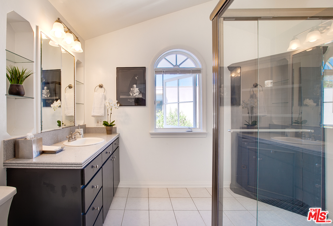 2327 Eastern Court Venice, CA 90291 - Photo 31 of 44 a bathroom with a sink a vanity and a mirror