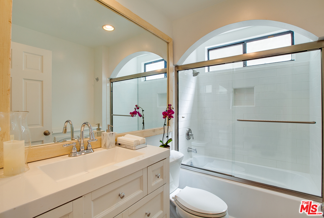 2327 Eastern Court Venice, CA 90291 - Photo 35 of 44 a bathroom with a sink and a mirror