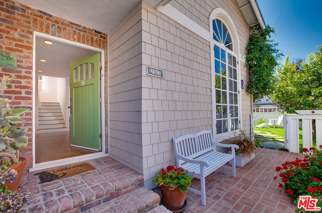 2327 Eastern Court Venice, CA 90291 - Photo 39 of 44 a front view of a house