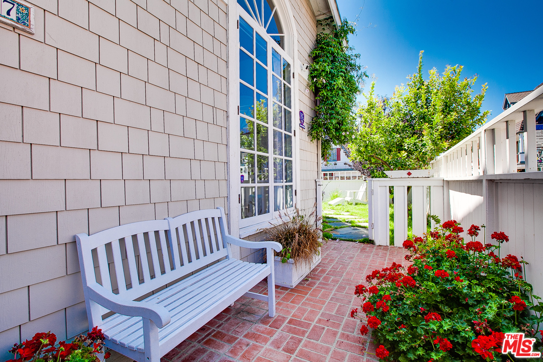 2327 Eastern Court Venice, CA 90291 - Photo 40 of 44 a view of a porch with furniture and a garden