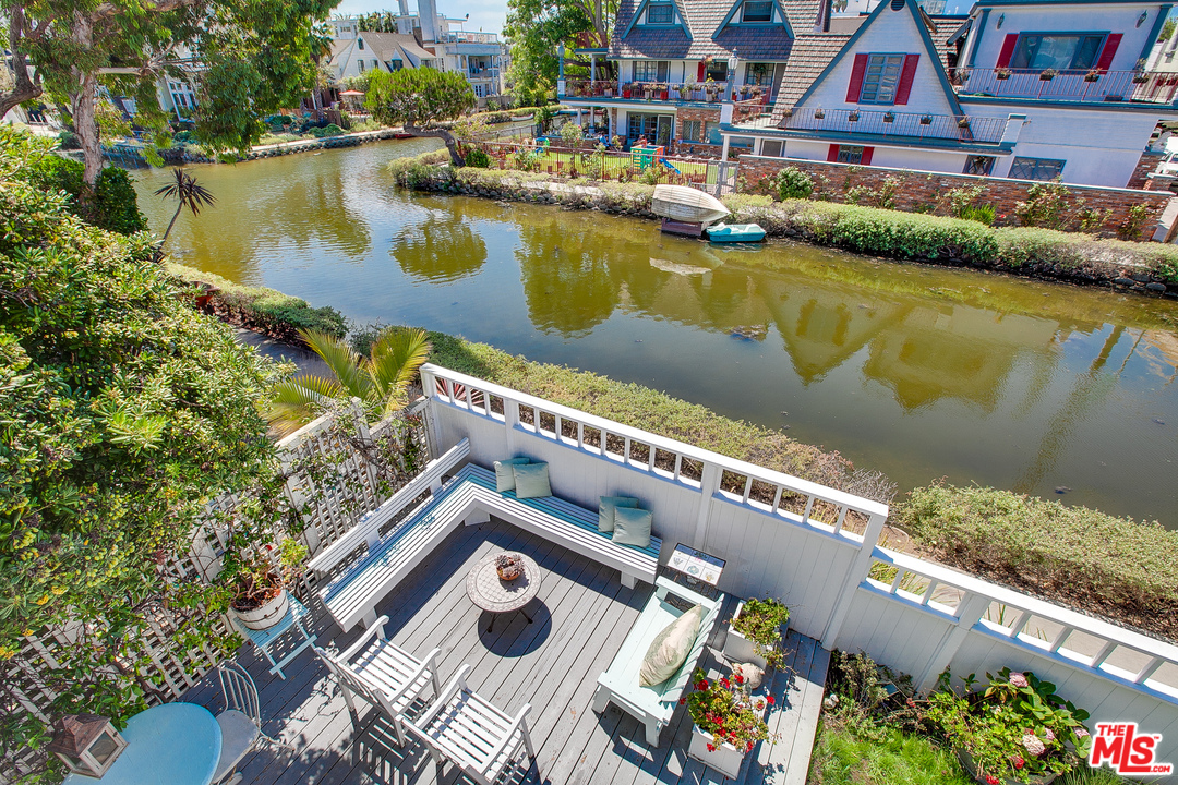 2327 Eastern Court Venice, CA 90291 - Photo 6 of 44