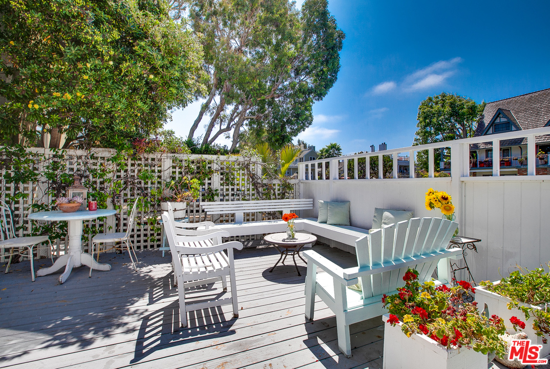 2327 Eastern Court Venice, CA 90291 - Photo 7 of 44 a view of a patio with couches table and chairs and potted plants