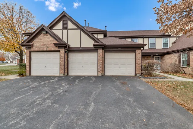 $239,000 | 1941 Quaker Hollow Lane, Unit 1941, Streamwood, IL 60107