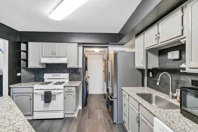 $239,000 | 1941 Quaker Hollow Lane, Unit 1941, Streamwood, IL 60107