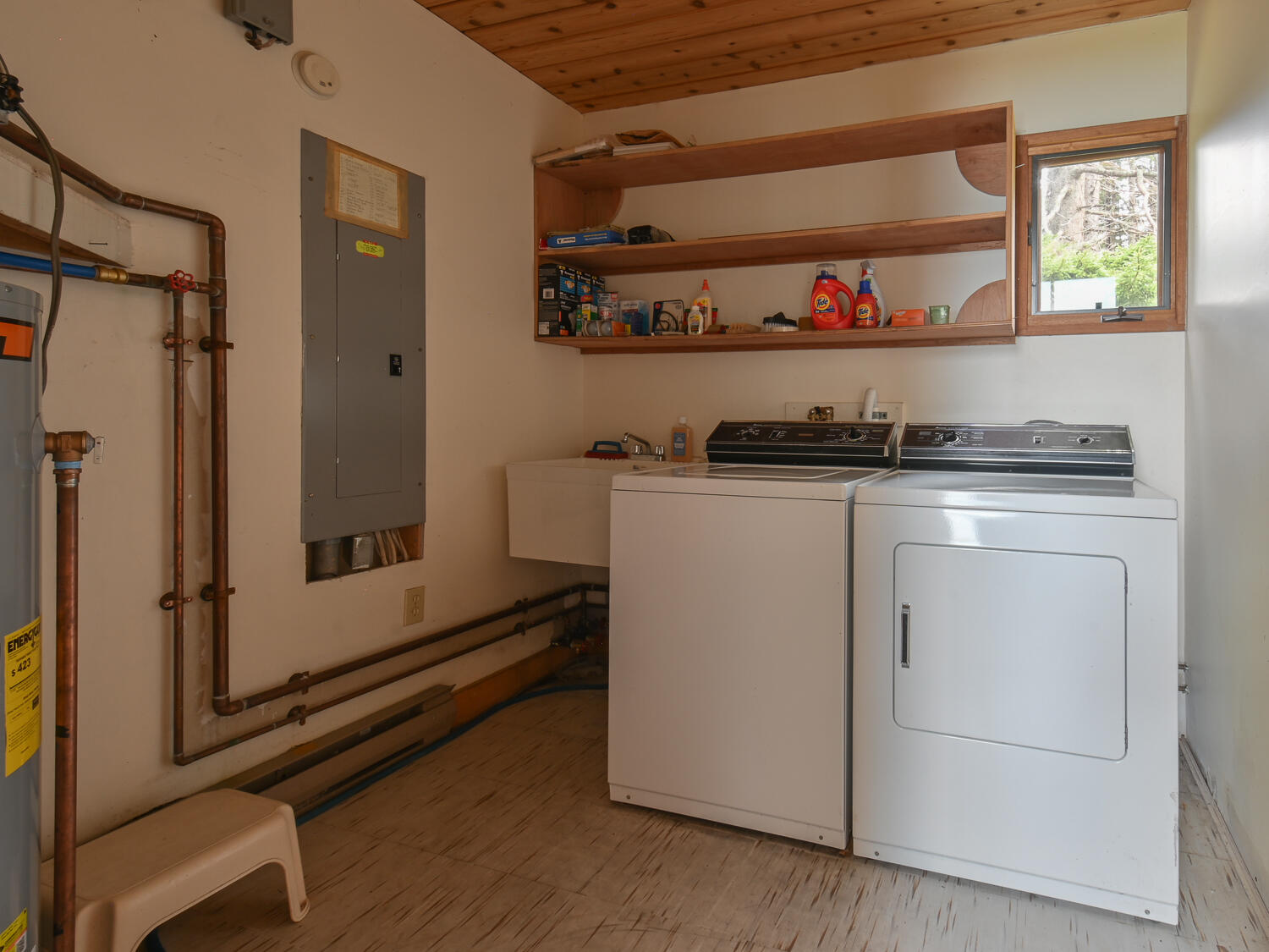 89 Island Retreat Road Swans Island, ME 04685 - Photo 30 of 41 Laundry Utility Room