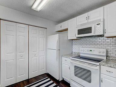 24 East 25th Street Riviera Beach, FL 33404 - Photo 11 of 30 Kitchen
