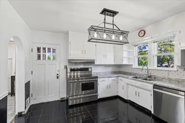 $350,000 | 108 Lincoln Avenue, Round Lake, IL 60073