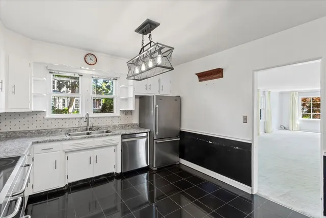 $350,000 | 108 Lincoln Avenue, Round Lake, IL 60073