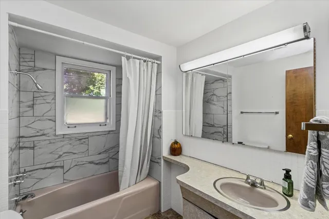 $350,000 | 108 Lincoln Avenue, Round Lake, IL 60073