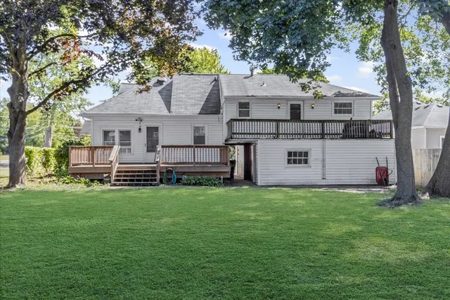 $350,000 | 108 Lincoln Avenue, Round Lake, IL 60073