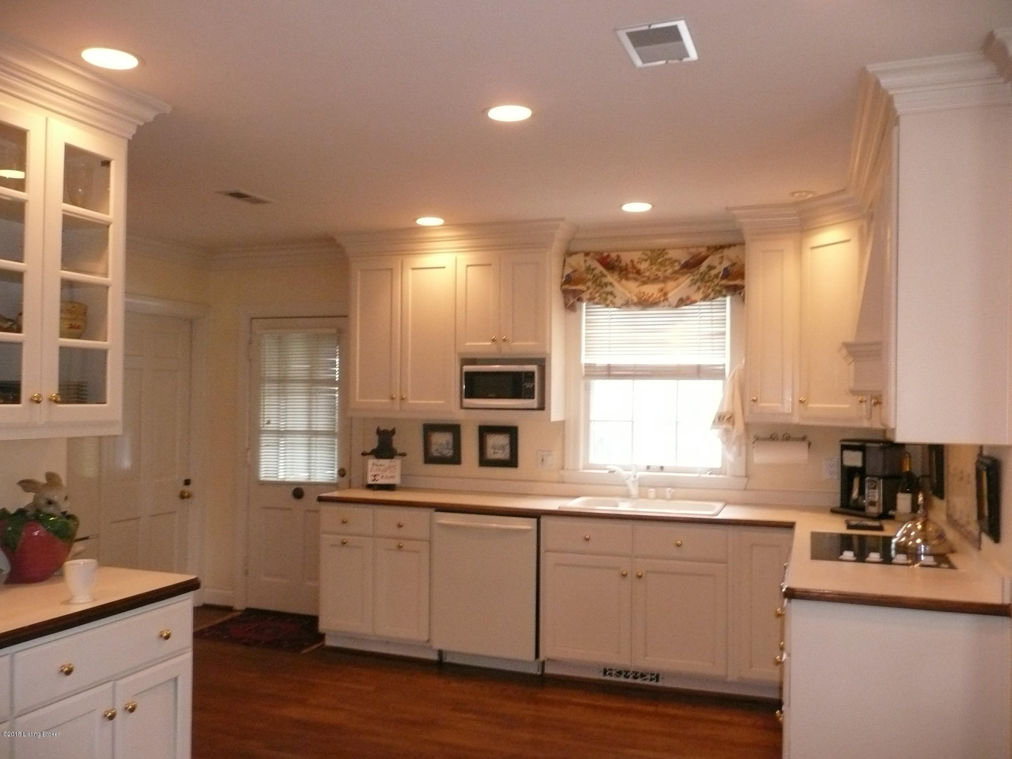 431 Lightfoot Road Louisville, KY 40207 - Photo 21 of 54 P1090139