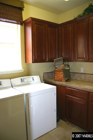 530 Seattle Slew Court Reno, NV 89521 - Photo 5 of 9 a utility room with dryer and washer
