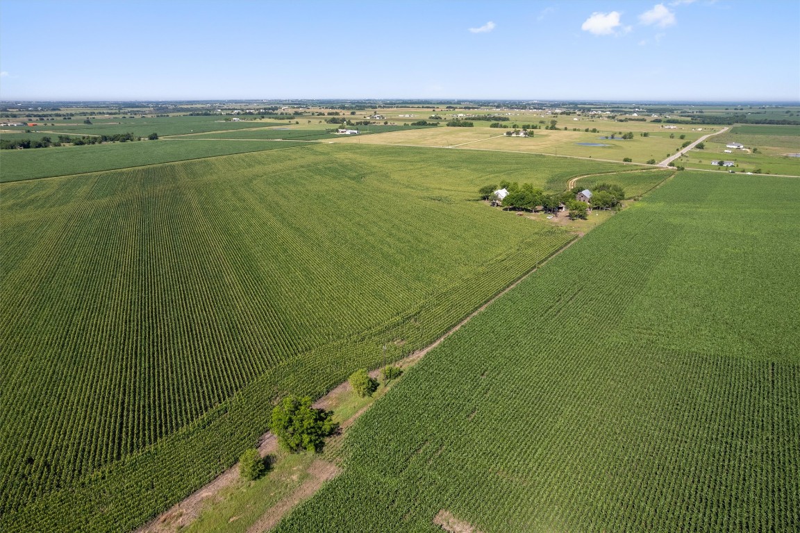1701 County Road 424 Taylor, TX 76574 - Photo 9 of 22 a view of a city and an ocean