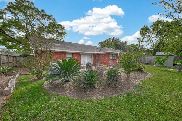$3,100 | 5646 Hazen Street, Houston, TX 77081