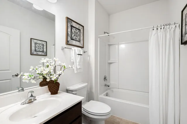 $400,000 | 6480 Doral Drive, Gurnee, IL 60031